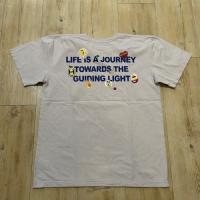 STICKER BACK PRINT ショートスリーブTシャツ