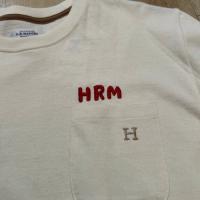 HRMハンドエンブロイダリー ナローリブポケットLS TEE